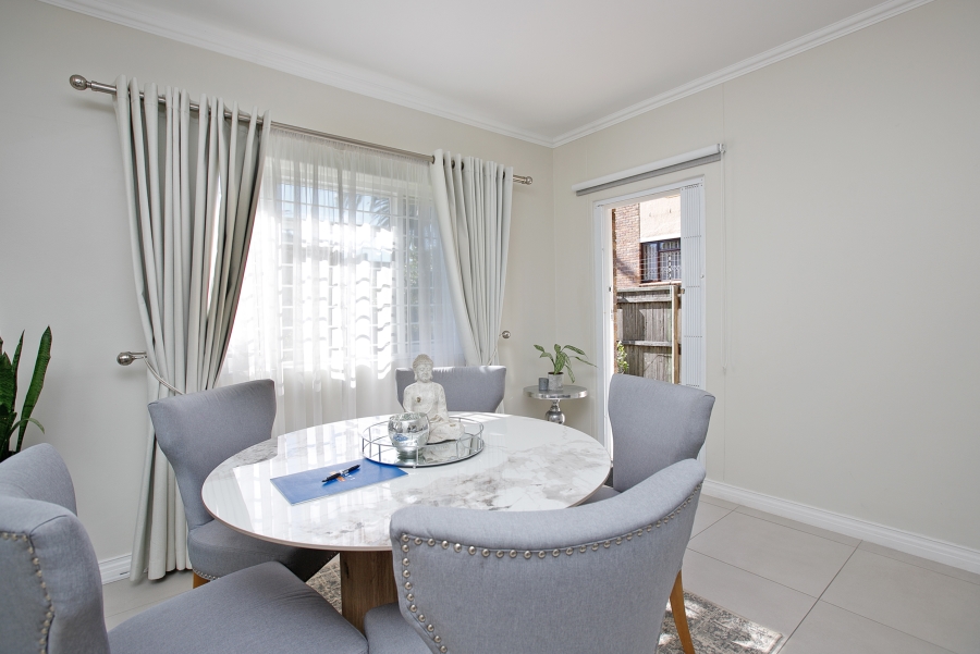 2 Bedroom Property for Sale in Wynberg Upper Western Cape
